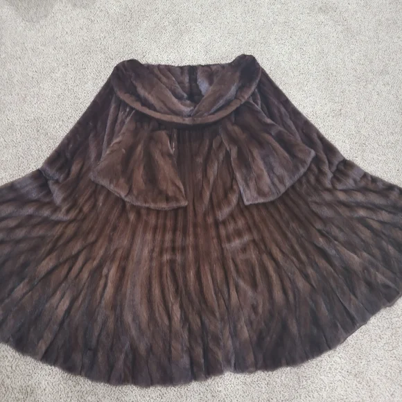 Beautiful Full-Length Brown Mink Fur Coat – Excellent Condition! - Picture 5 of 5